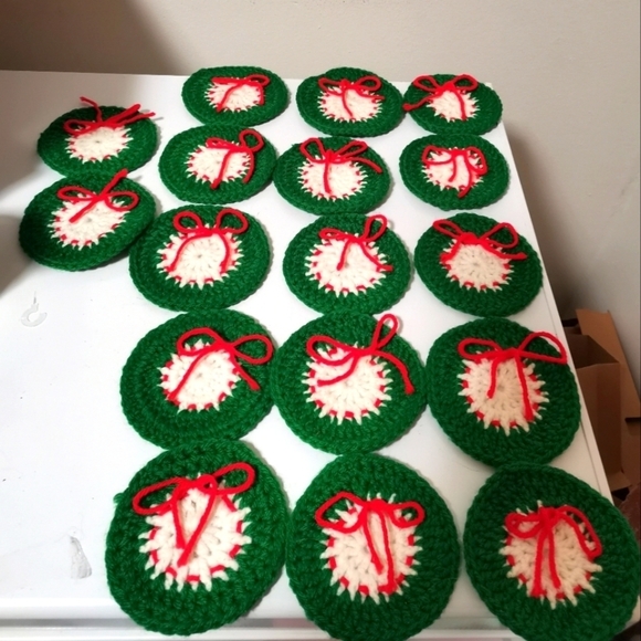 handmade Other - CHRISTMAS  ROUND HANDMADE VINTAGE CROCHET COASTERS RED, WHITE & GREEN, SET OF 17